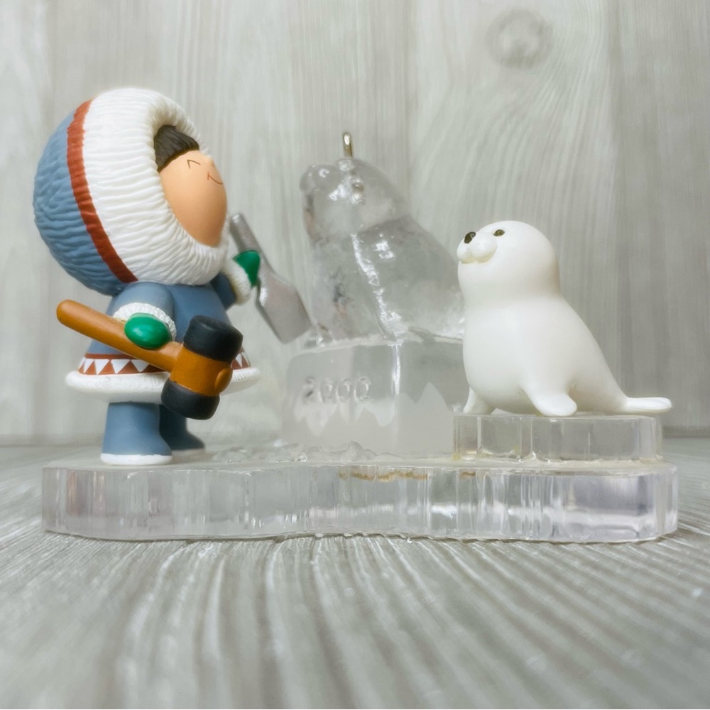 Frosty Friends Hallmark Keepsake Collectors Series Christmas Ornament 2000 light